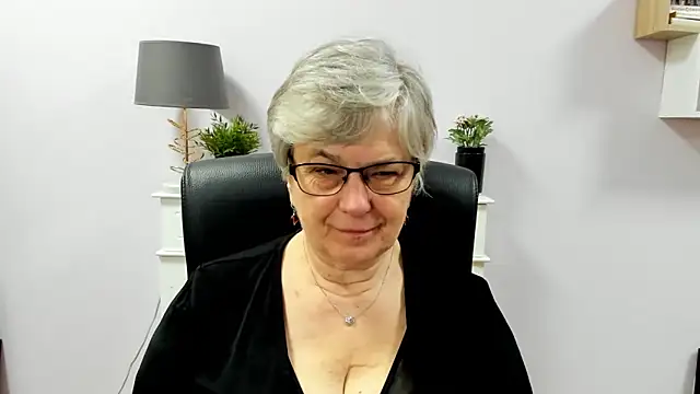 IrisDream online show from May 6, 2026, 6:06 am