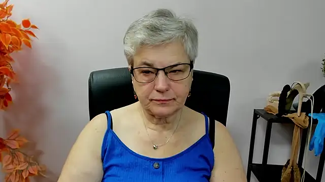 Snapshot of IrisDream chatting on October 13, 2025, 6:26 am IrisDream online show from October 13, 2025, 6:26 am