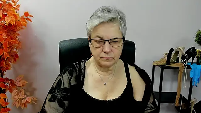 Snapshot of IrisDream chatting on October 27, 2025, 7:20 am IrisDream online show from October 27, 2025, 7:20 am