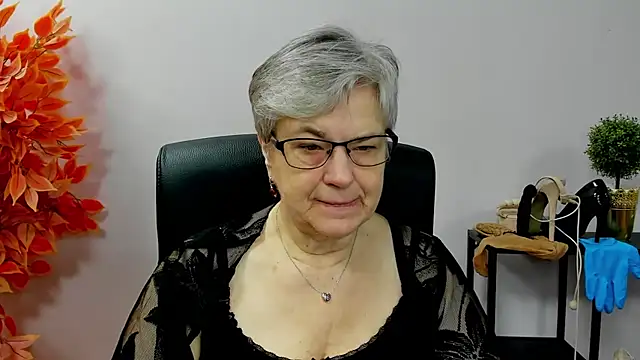 Snapshot of IrisDream chatting on November 19, 2025, 7:30 am IrisDream online show from November 19, 2025, 7:30 am