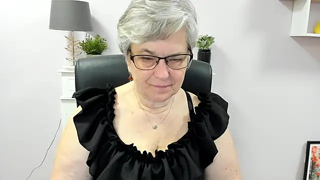 IrisDream online show from May 8, 2026, 6:28 am