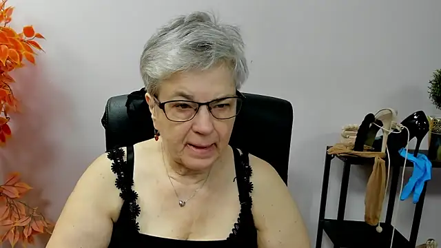 Snapshot of IrisDream chatting on October 8, 2025, 6:15 am IrisDream online show from October 8, 2025, 6:15 am