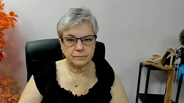 Snapshot of IrisDream chatting on October 10, 2025, 6:25 am IrisDream online show from October 10, 2025, 6:25 am