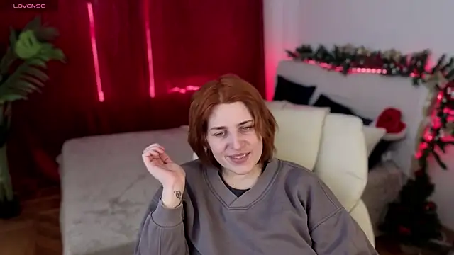 Snapshot of FoxyRayy chatting on November 25, 2025, 9:09 am FoxyRayy online show from November 25, 2025, 9:09 am