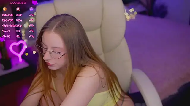 Snapshot of SilverrMoon chatting on November 28, 2025, 3:45 pm SilverrMoon online show from November 28, 2025, 3:45 pm