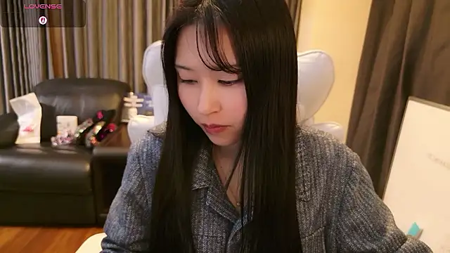 -satomi-jp online show from March 18, 2026, 12:51 pm