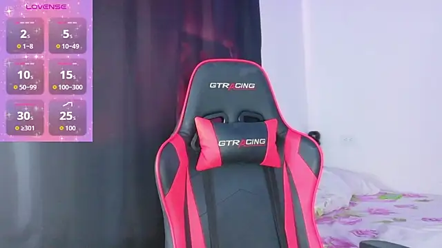 Snapshot of AllisonsweetZ chatting on December 14, 2025, 3:17 pm AllisonsweetZ online show from December 14, 2025, 3:17 pm