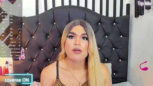 Snapshot of AllisonsweetZ chatting on February 12, 2025, 8:07 pm AllisonsweetZ online show from February 12, 2025, 8:07 pm