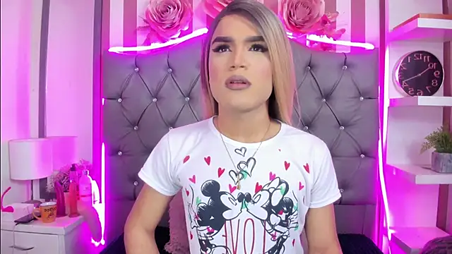 Snapshot of AllisonsweetZ chatting on March 18, 2025, 1:23 pm AllisonsweetZ online show from March 18, 2025, 1:23 pm