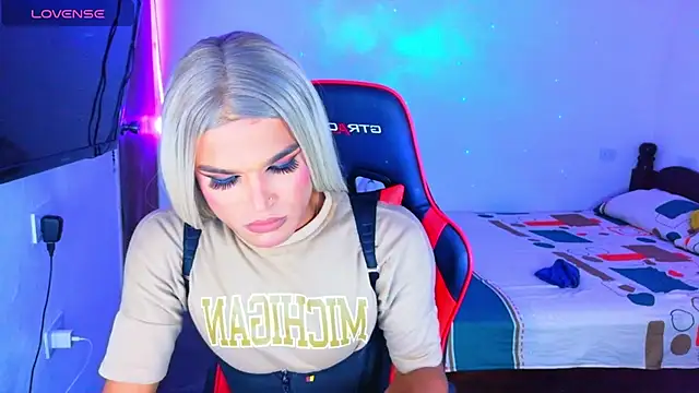 Snapshot of AllisonsweetZ chatting on April 7, 2026, 4:20 pm AllisonsweetZ online show from April 7, 2026, 4:20 pm