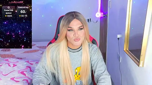 Snapshot of AllisonsweetZ chatting on October 13, 2025, 1:56 pm AllisonsweetZ online show from October 13, 2025, 1:56 pm