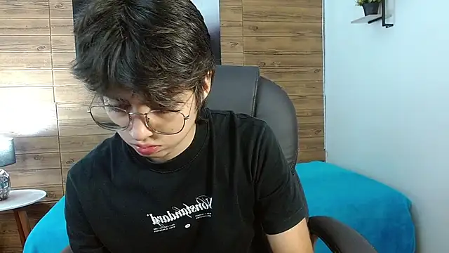 Snapshot of jhoellx chatting on December 2, 2025, 7:37 pm jhoellx online show from December 2, 2025, 7:37 pm