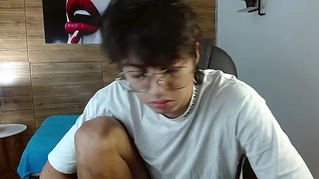 Snapshot of jhoellx chatting on December 4, 2025, 8:19 pm jhoellx online show from December 4, 2025, 8:19 pm