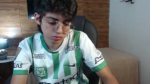 Snapshot of jhoellx chatting on November 20, 2025, 7:47 pm jhoellx online show from November 20, 2025, 7:47 pm