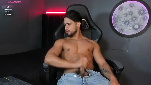 Snapshot of khriss_brown chatting on December 3, 2025, 9:25 pm khriss brown online show from December 3, 2025, 9:25 pm