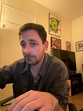 Snapshot of defbond420 chatting on October 19, 2025, 9:28 pm defbond420 online show from October 19, 2025, 9:28 pm