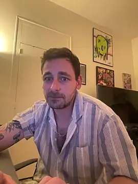 Snapshot of defbond420 chatting on October 17, 2025, 10:00 pm defbond420 online show from October 17, 2025, 10:00 pm