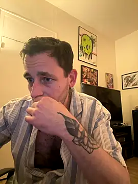 Snapshot of defbond420 chatting on October 13, 2025, 10:21 pm defbond420 online show from October 13, 2025, 10:21 pm