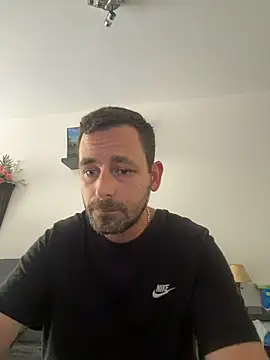 Snapshot of defbond420 chatting on December 14, 2025, 10:43 am defbond420 online show from December 14, 2025, 10:43 am