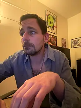 Snapshot of defbond420 chatting on October 25, 2025, 11:05 pm defbond420 online show from October 25, 2025, 11:05 pm