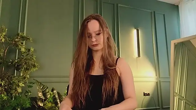 CassieCool online show from June 12, 2026, 5:43 pm