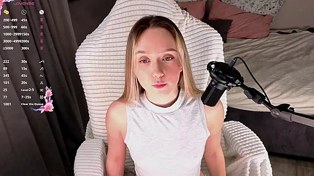 HollisBeckett online show from February 20, 2026, 7:10 am