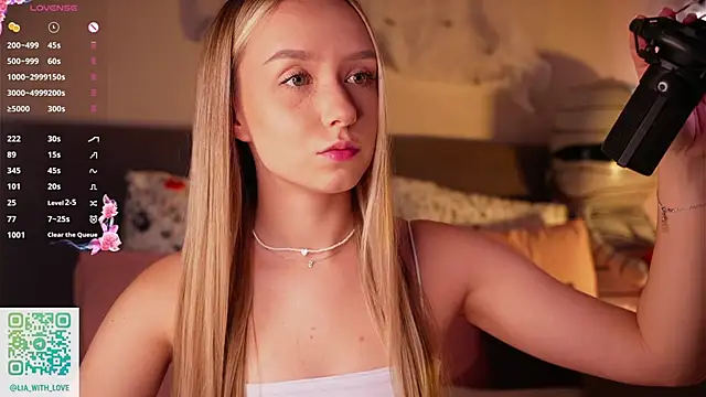 Snapshot of HollisBeckett chatting on November 9, 2025, 3:10 am HollisBeckett online show from November 9, 2025, 3:10 am