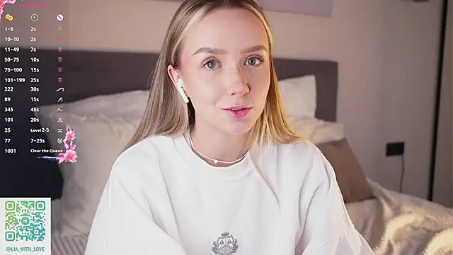 Snapshot of HollisBeckett chatting on October 14, 2025, 3:07 am HollisBeckett online show from October 14, 2025, 3:07 am