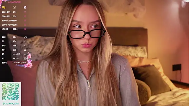 Snapshot of HollisBeckett chatting on November 14, 2025, 3:10 am HollisBeckett online show from November 14, 2025, 3:10 am