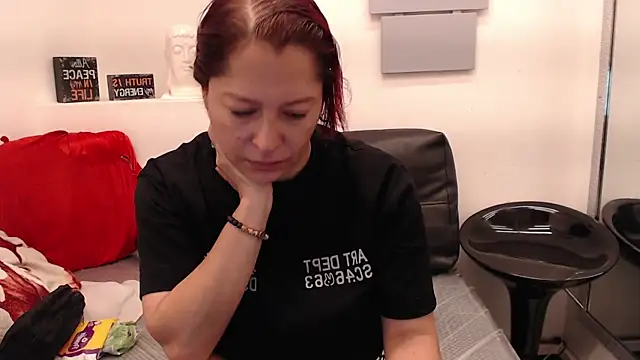 Snapshot of eva_twiss chatting on June 8, 2026, 12:16 pm eva twiss online show from June 8, 2026, 12:16 pm