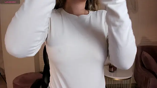 Snapshot of ChloePreston_ chatting on March 17, 2025, 10:38 am ChloePreston online show from March 17, 2025, 10:38 am