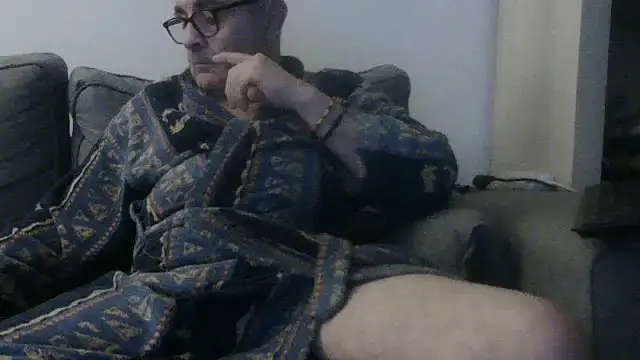 Snapshot of Bretoncool chatting on October 12, 2025, 8:21 pm Bretoncool online show from October 12, 2025, 8:21 pm