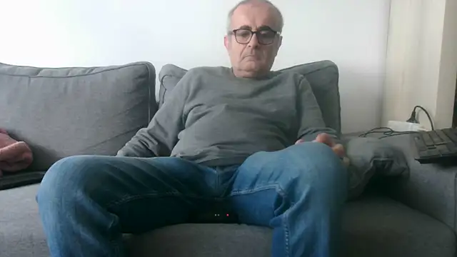 Snapshot of Bretoncool chatting on October 31, 2025, 2:35 pm Bretoncool online show from October 31, 2025, 2:35 pm