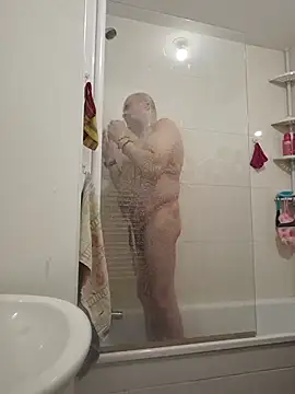 Snapshot of Bretoncool chatting on October 13, 2025, 12:29 pm Bretoncool online show from October 13, 2025, 12:29 pm