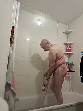 Snapshot of Bretoncool chatting on October 14, 2025, 1:12 pm Bretoncool online show from October 14, 2025, 1:12 pm