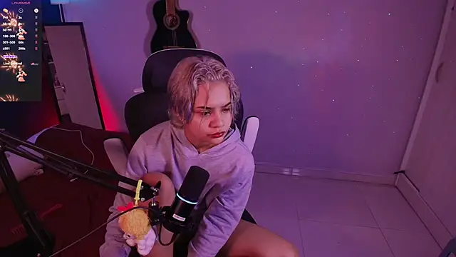 Snapshot of marlena3312 chatting on October 29, 2025, 2:38 pm marlena3312 online show from October 29, 2025, 2:38 pm