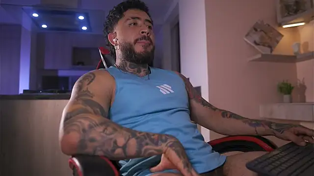 Snapshot of LeoSalvatore_ chatting on October 27, 2025, 12:33 am LeoSalvatore online show from October 27, 2025, 12:33 am