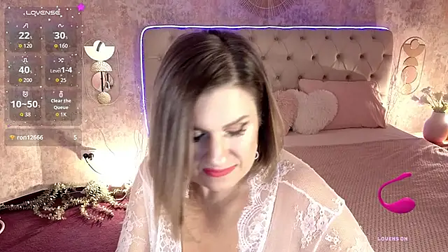 Snapshot of KiraRoxx chatting on December 1, 2025, 9:26 pm KiraRoxx online show from December 1, 2025, 9:26 pm