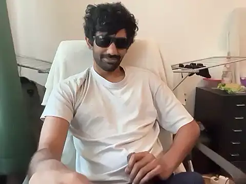 Snapshot of dominanthubby chatting on June 3, 2026, 7:42 am dominanthubby online show from June 3, 2026, 7:42 am
