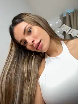 Snapshot of cuteluci_ chatting on October 19, 2025, 1:36 pm cuteluci online show from October 19, 2025, 1:36 pm