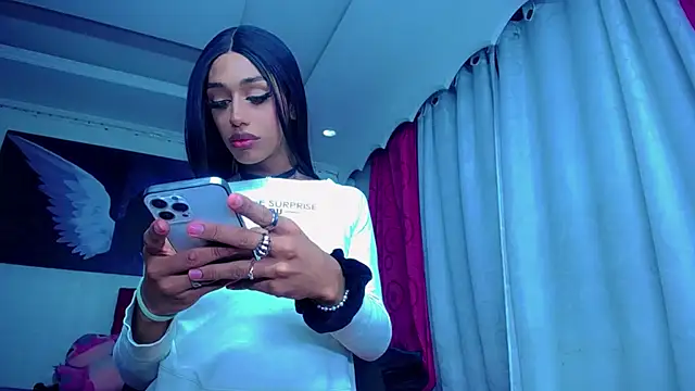 Snapshot of NahomiCamper chatting on November 4, 2025, 10:02 pm NahomiCamper online show from November 4, 2025, 10:02 pm