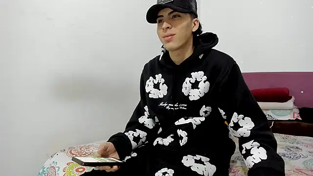 Snapshot of HeellBoy_ chatting on February 27, 2026, 8:25 am HeellBoy online show from February 27, 2026, 8:25 am