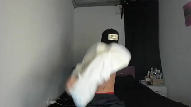 Snapshot of HeellBoy_ chatting on April 14, 2026, 4:50 am HeellBoy online show from April 14, 2026, 4:50 am