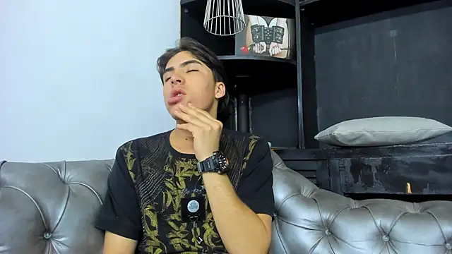 HeellBoy  online show from November 5, 2025, 9:18 pm