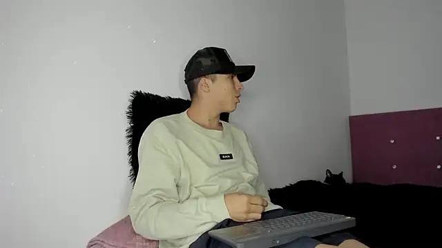 Snapshot of HeellBoy_ chatting on March 22, 2026, 2:59 am HeellBoy online show from March 22, 2026, 2:59 am