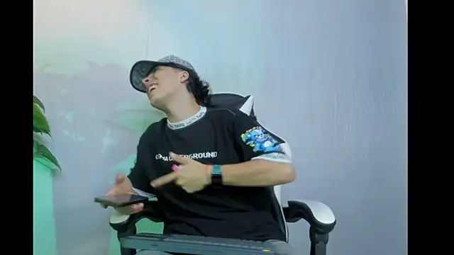 HeellBoy  online show from November 26, 2025, 2:55 am