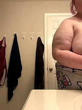 lovelyy kitty online show from November 18, 2025, 3:43 am