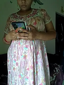 Snapshot of samitasharma chatting on July 4, 2026, 6:31 am samitasharma online show from July 4, 2026, 6:31 am