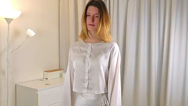 Fellissa online show from September 10, 2025, 4:11 am
