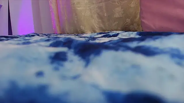  sara london online show from March 5, 2025, 12:00 pm